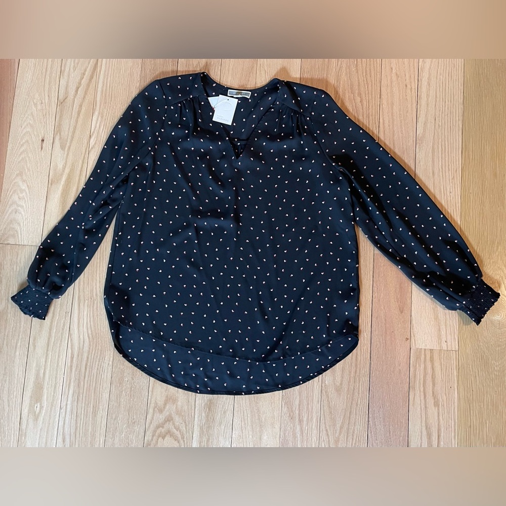 Pleione Women’s V-Neck Blouse, NWT, Size Medium, Black with Red/White Hearts